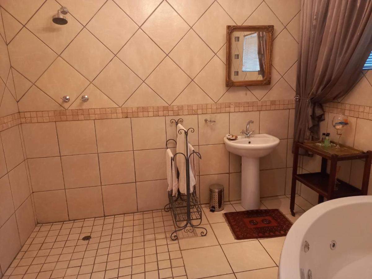 Michael-Angelo Guest House Potchefstroom Exterior photo