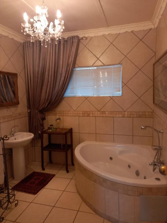 Michael-Angelo Guest House Potchefstroom Exterior photo